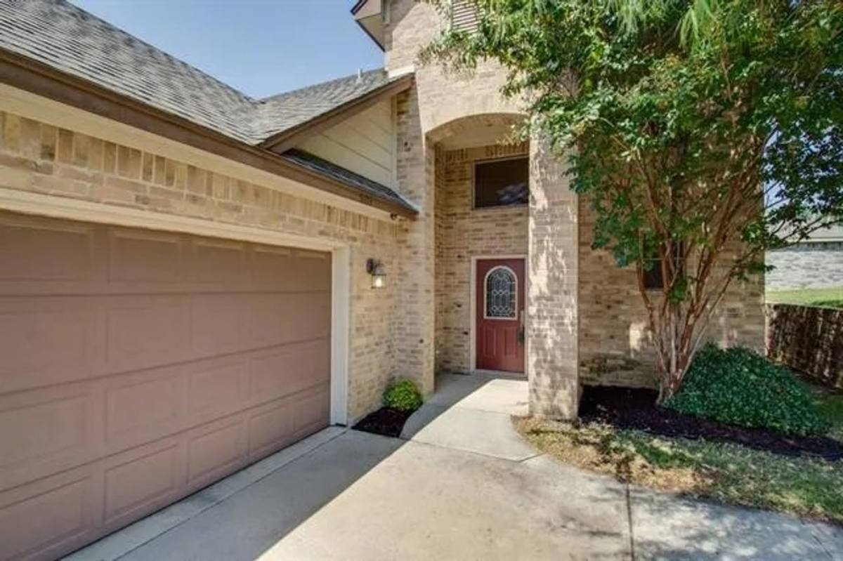 House for rent at 5103 Chesterfield Place, Arlington, TX 76017