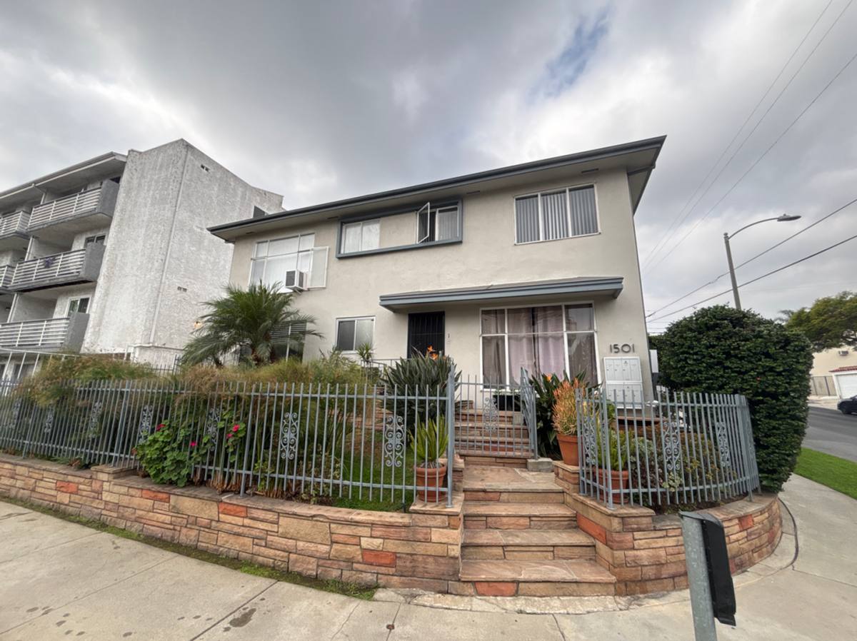 Apartment for rent at 1501 S Beverly Dr, Los Angeles, CA 90035