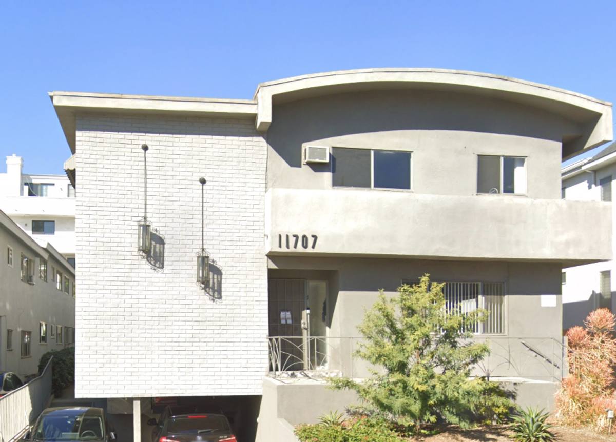 Apartment for rent at 11707 Kiowa Ave, Los Angeles, CA 90049