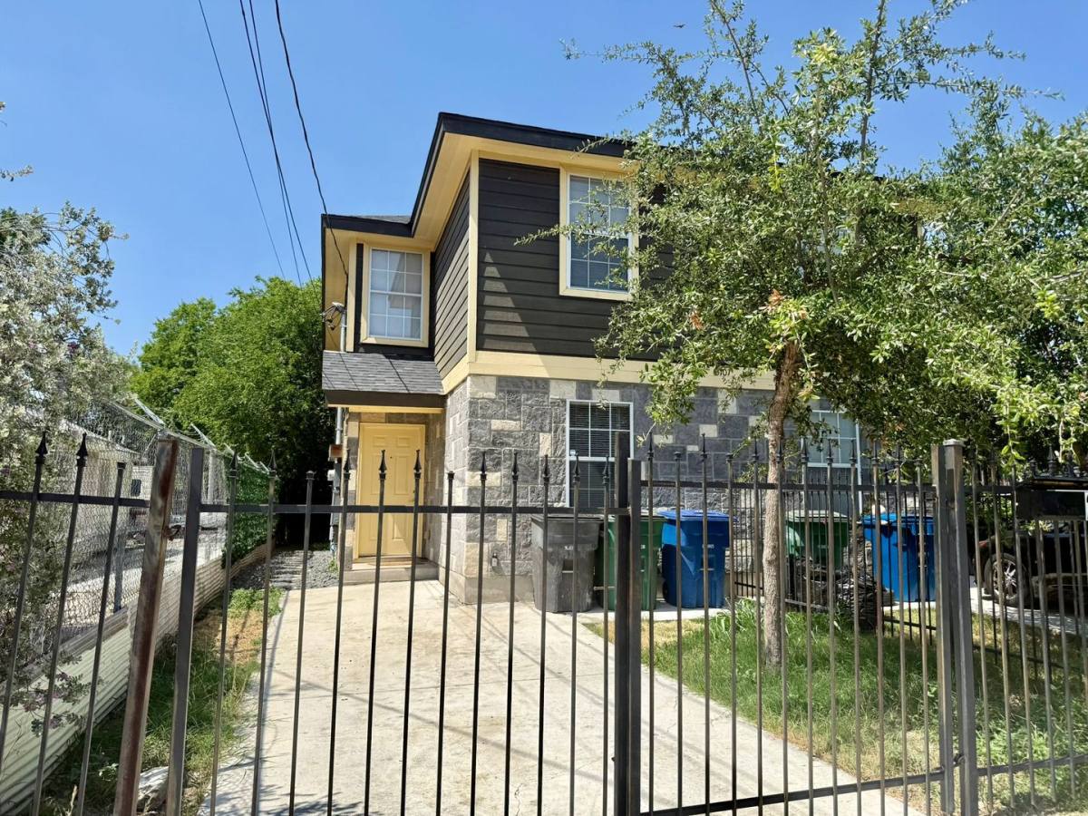 House for rent at 3107 W Travis St, San Antonio, TX 78207