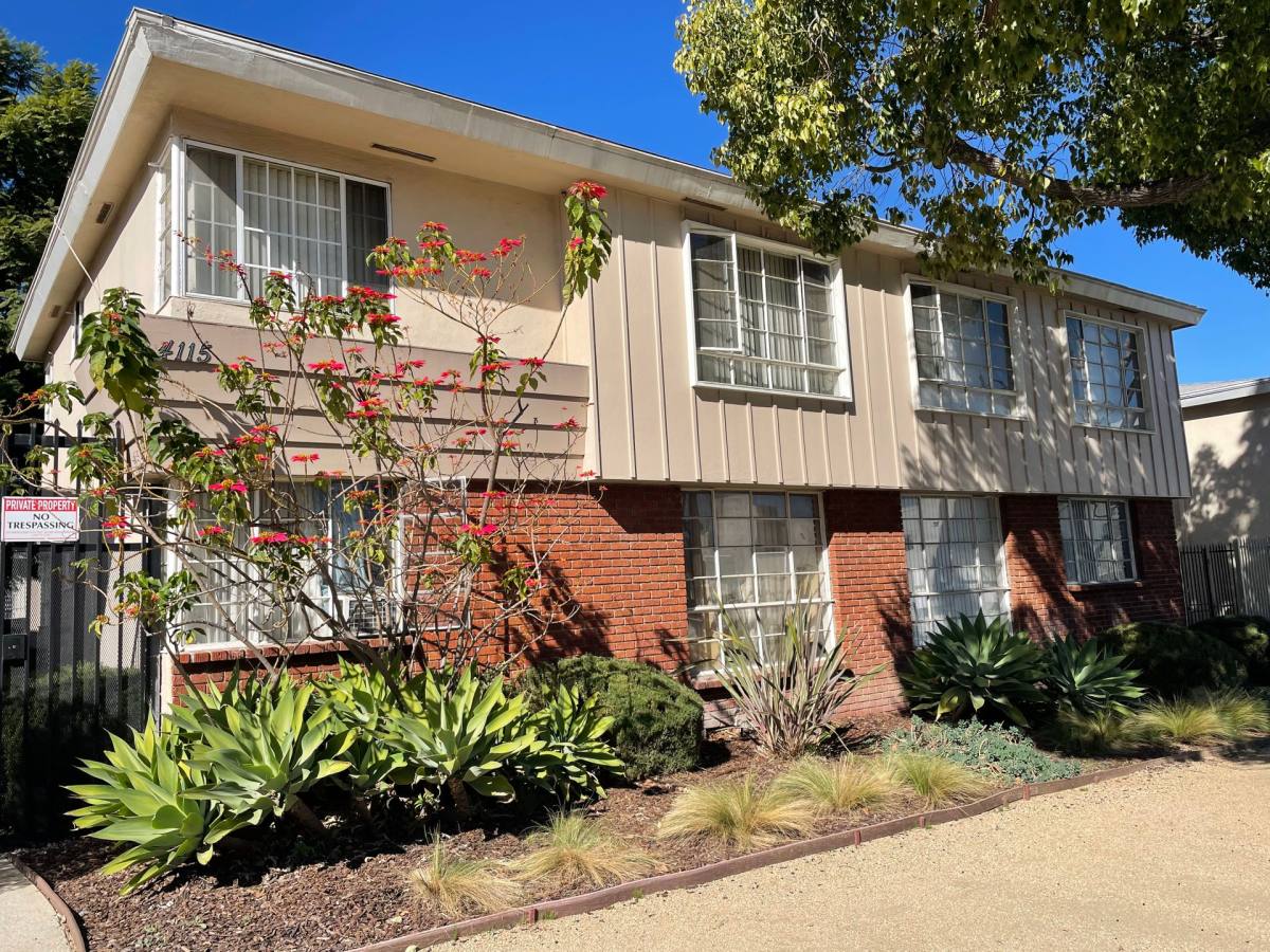 Apartment for rent at 4115 Somerset Dr, Los Angeles, CA 90008