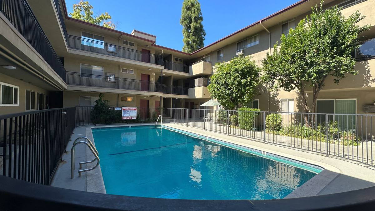 Apartment for rent at 5440 Quakertown Ave, Woodland Hills, CA 91364