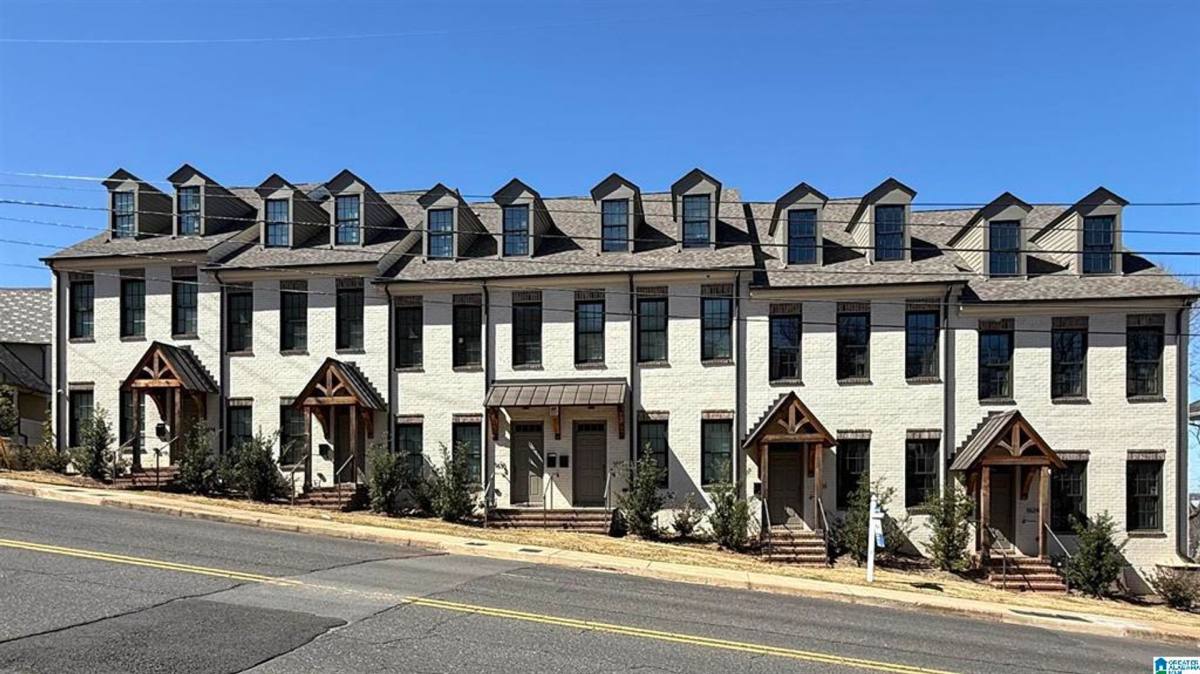Townhouse for rent at 1628 Richard Arrington Jr Blvd S, Birmingham, AL 35205