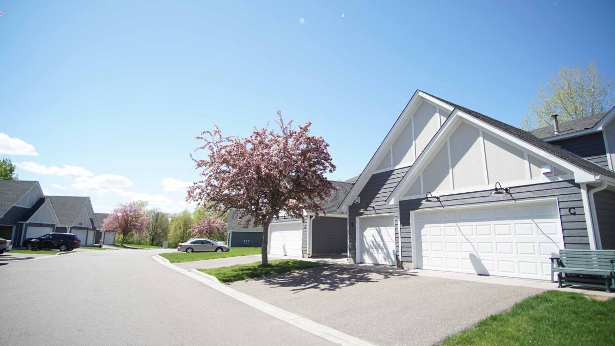Townhouse for rent at 14200 43rd Ave N, Minneapolis, MN 55446