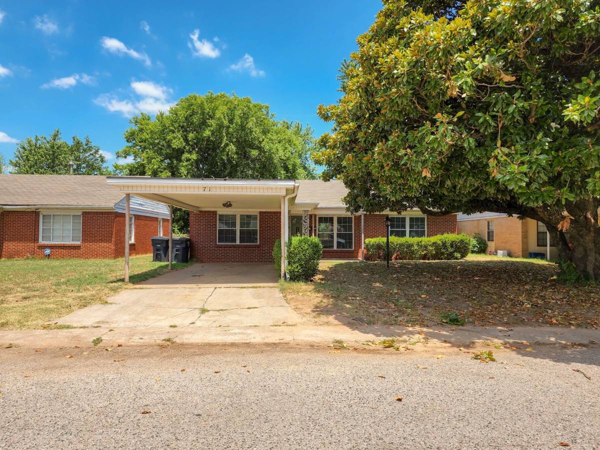 House for rent at 714 W Wood St, Shawnee, OK 74801