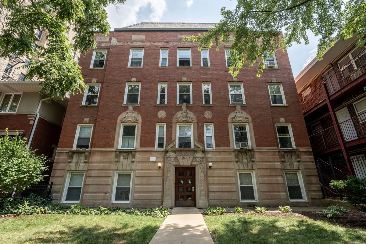 Apartment for rent at 4545 N Beacon St, Chicago, IL 60640
