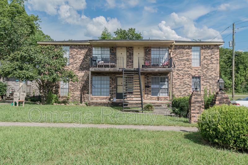 Apartment for rent at 8010 4th Ave, Leeds, AL 35094