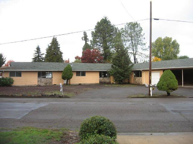 House for rent at 320 NE Hill St, Sheridan, OR 97378