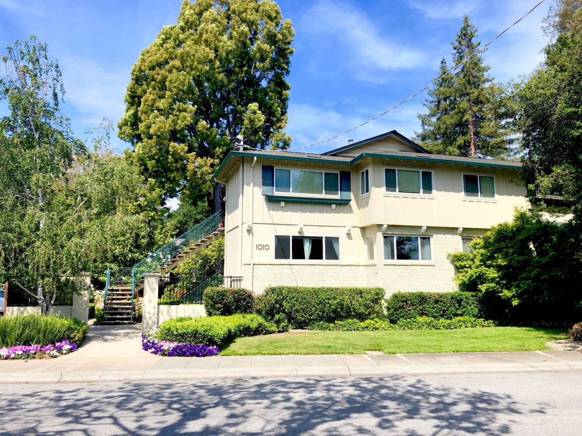 Apartment for rent at 1010 Noel Dr, Menlo Park, CA 94025