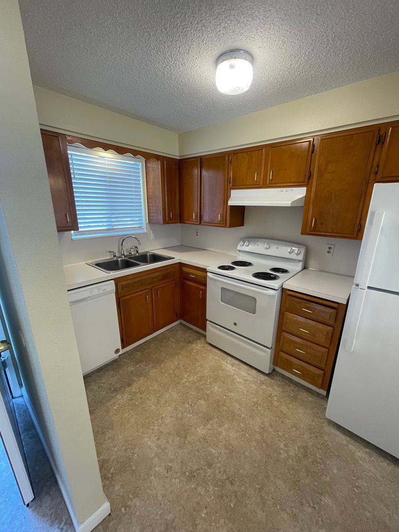 Apartment for rent at 515 W Oak St, Lebanon, OR 97355