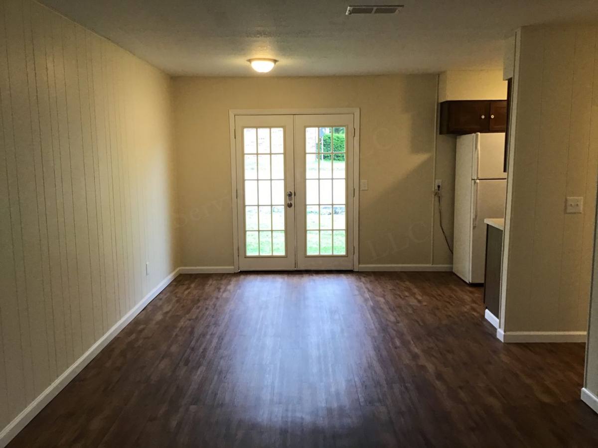 Apartment for rent at 215 W S St, Bolivar, MO 65613