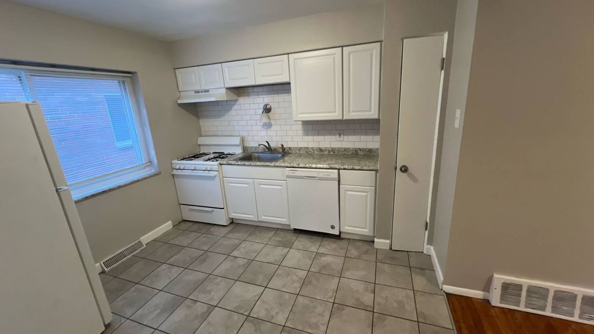 Apartment for rent at 448 Eichelberger, Saint Louis, MO 63111