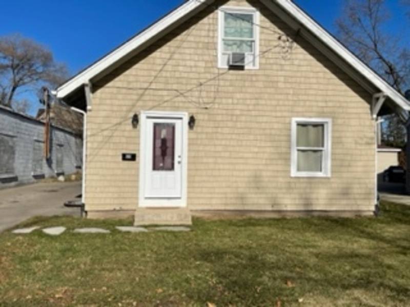 Apartment for rent at 608 Cooper Ave #1, Elgin, IL 60120