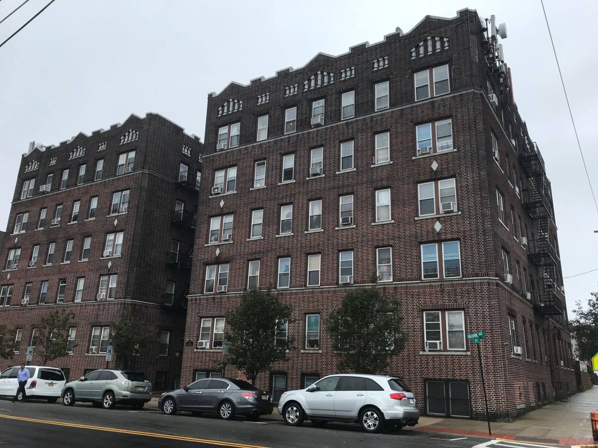 Apartment for rent at 1415 Palisade Ave, Union City, NJ 07087