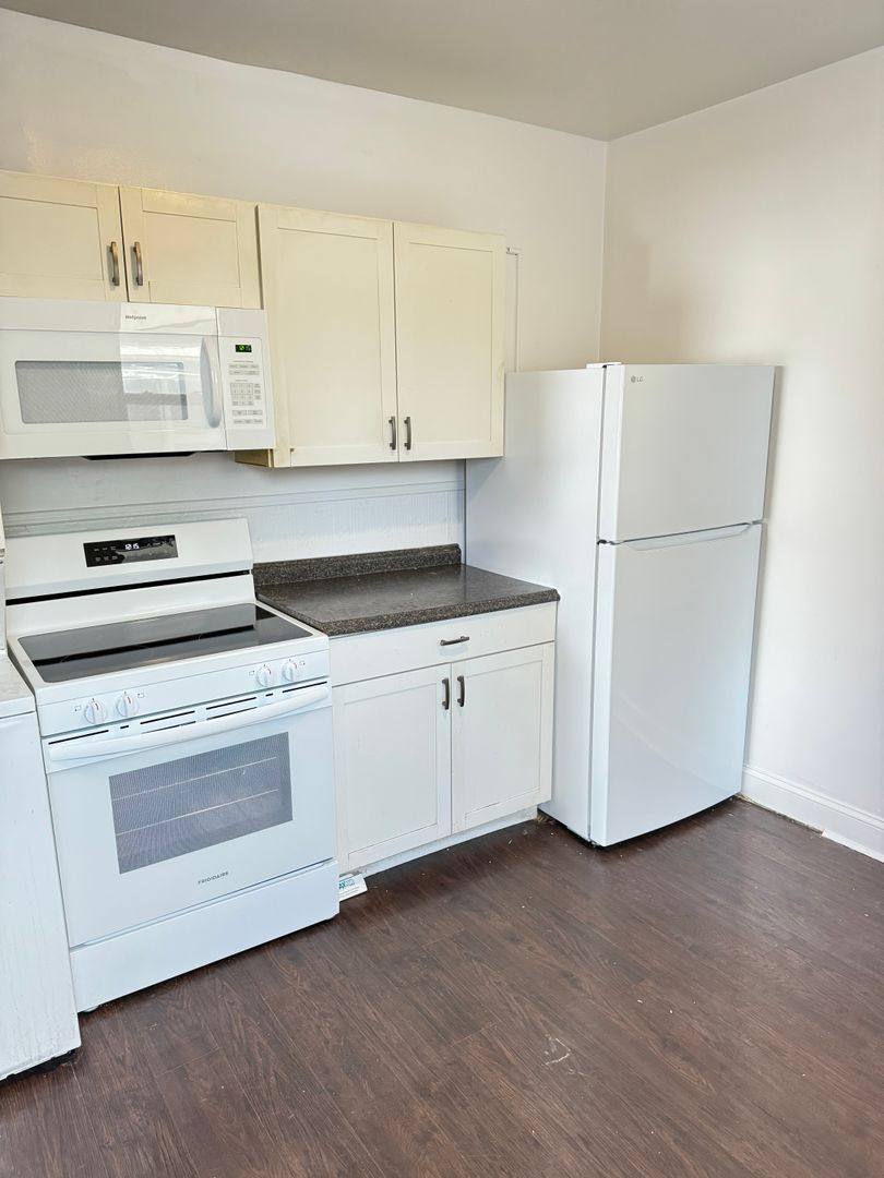 Apartment for rent at 131 E New St, Lancaster, PA 17602