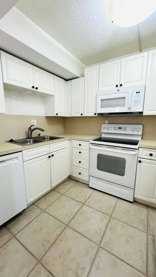 Townhouse for rent at 8171 Thames Blvd, Boca Raton, FL 33433