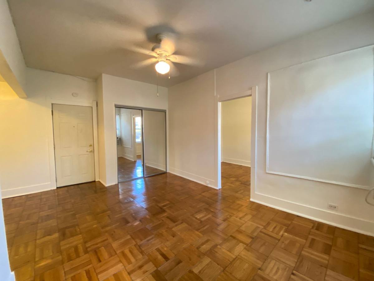 Apartment for rent at 755 W Cornelia Ave, Chicago, IL 60657