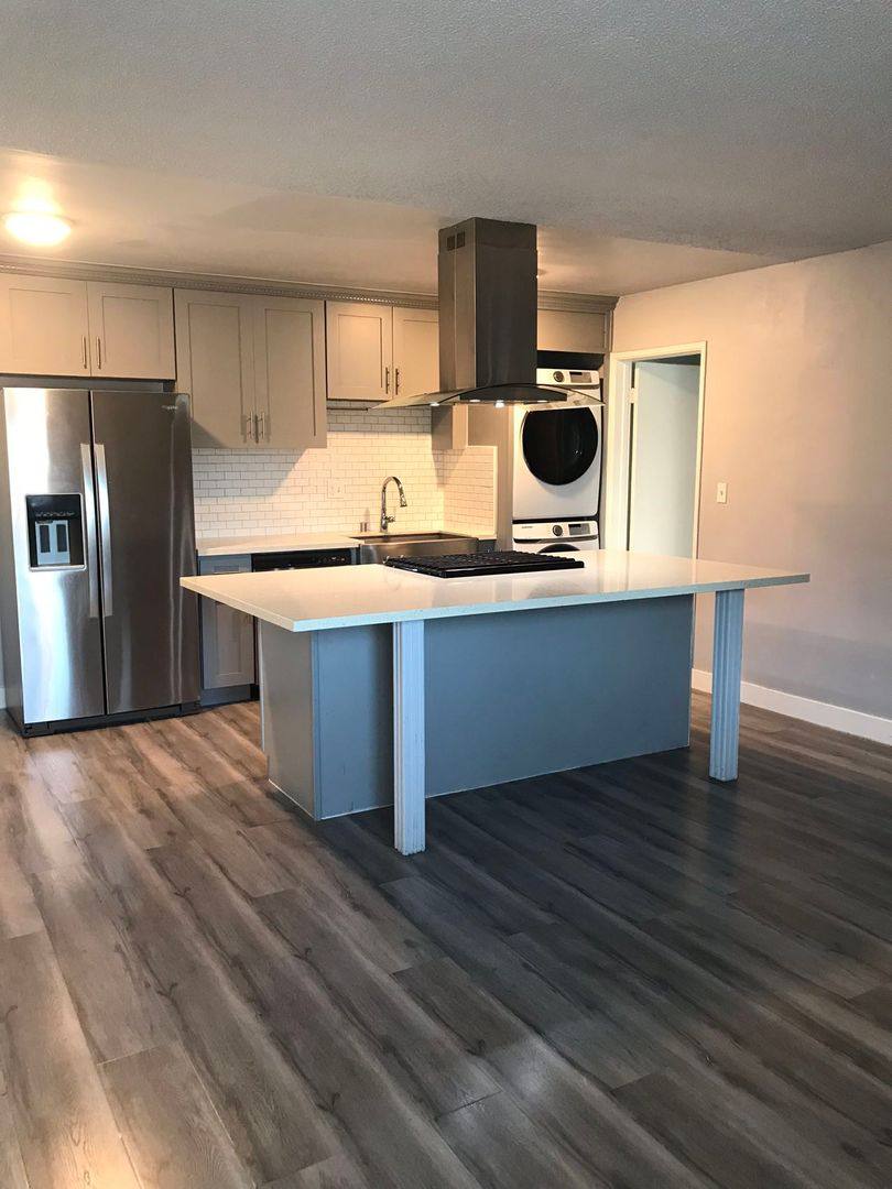 Apartment for rent at 422 Almond Ave, Long Beach, CA 90802