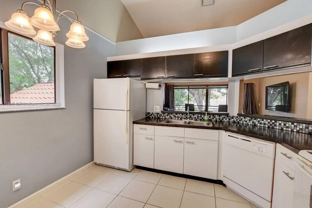Townhouse for rent at 16 Via De Casas Sur #201, Boynton Beach, FL 33426