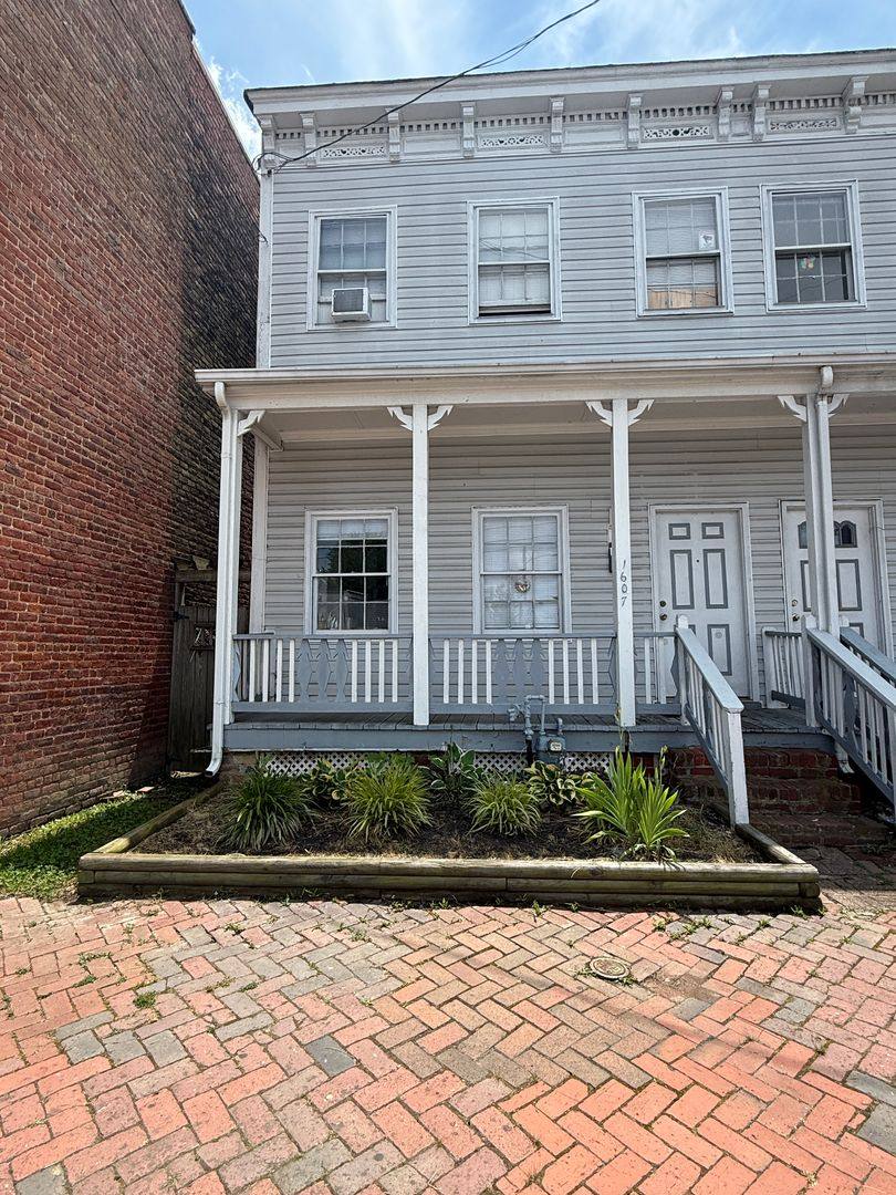 Townhouse for rent at 1607 W Cary St, Richmond, VA 23220