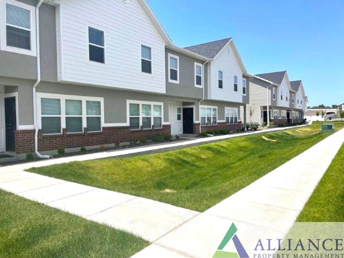 Townhouse for rent at 750 S Depot St, Clearfield, UT 84015