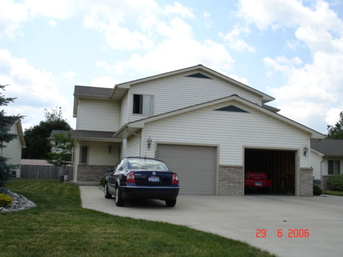 Townhouse for rent at 2434 Morning Dawn Dr, Midland, MI 48642