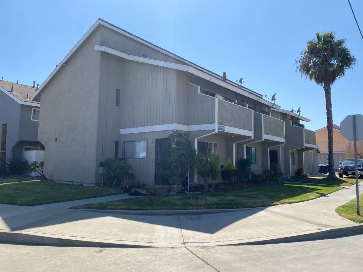 Apartment for rent at 2019 Delaware St, Huntington Beach, CA 92648