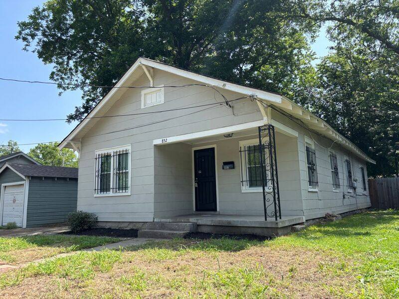 House for rent at 852 N Holmes St, Memphis, TN 38122