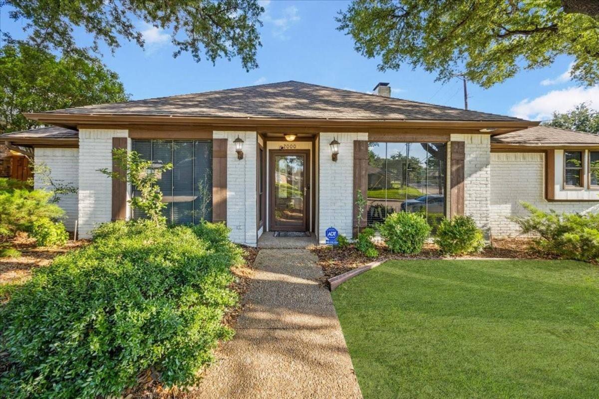 House for rent at 2000 E Branch Hollow Dr, Carrollton, TX 75007