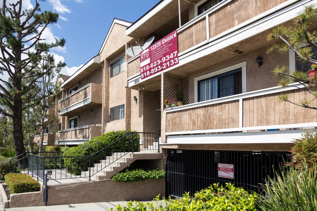 Apartment for rent at 12535 Oxnard St, North Hollywood, CA 91606