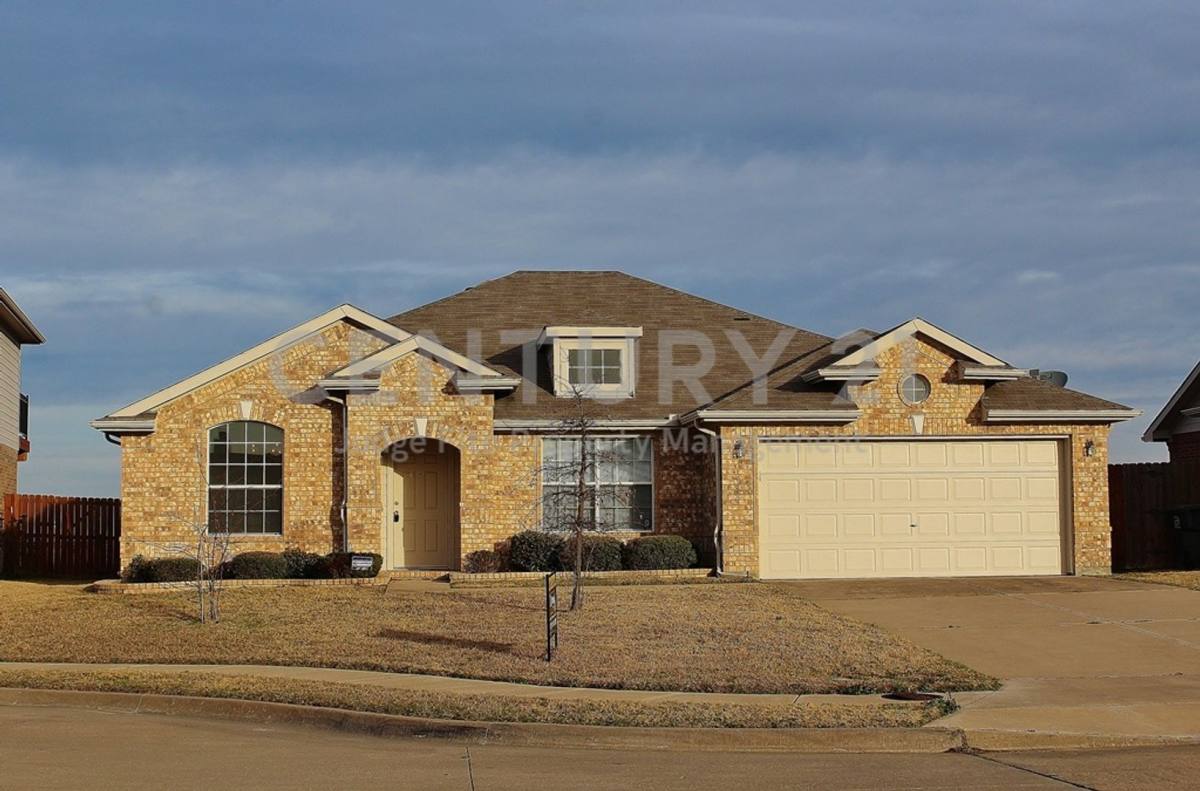 House for rent at 6333 Pool View Dr, Dallas, TX 75249
