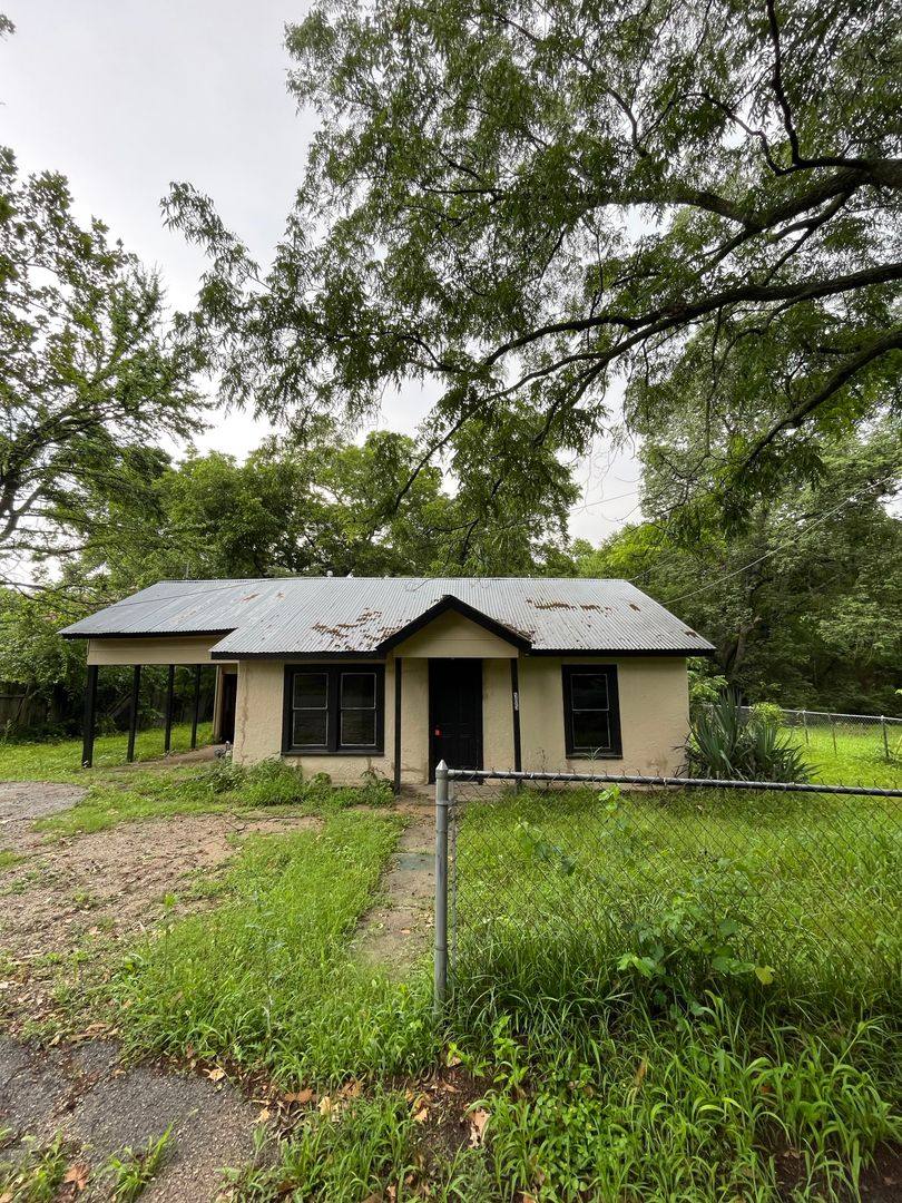 House for rent at 505 11th SE, Ardmore, OK 73401