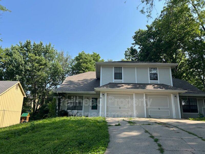Townhouse for rent at 824 Dains Court, Liberty, MO 64068