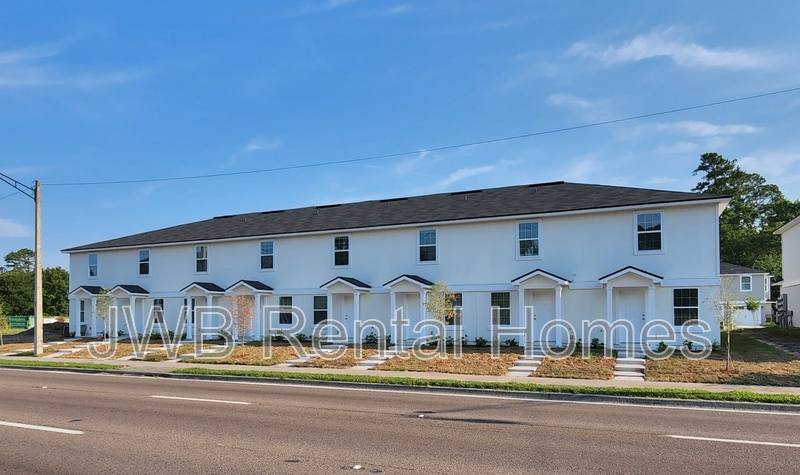Townhouse for rent at 8492 McGirts Village Lane, Jacksonville, FL 32210