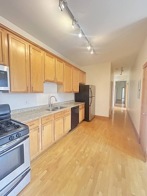 Apartment for rent at 4516 S Vincennes Ave #3S, Chicago, IL 60653