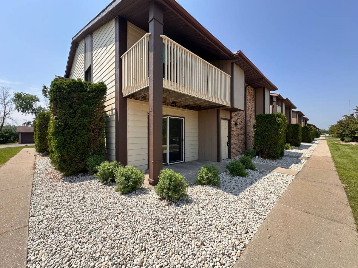 Apartment for rent at 1782 Eldorado Dr, Green Bay, WI 54302
