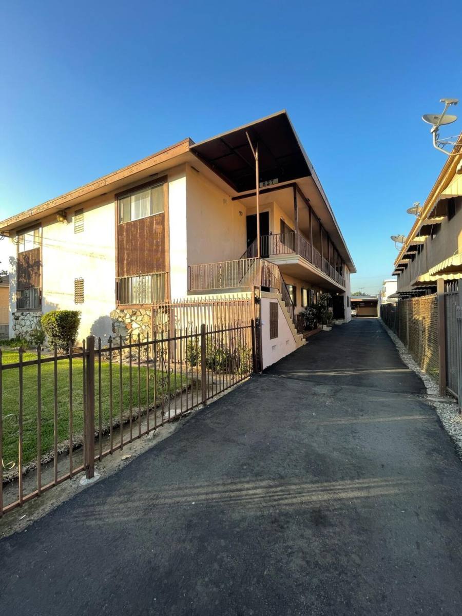 Apartment for rent at 827 W Colden Ave, Los Angeles, CA 90044