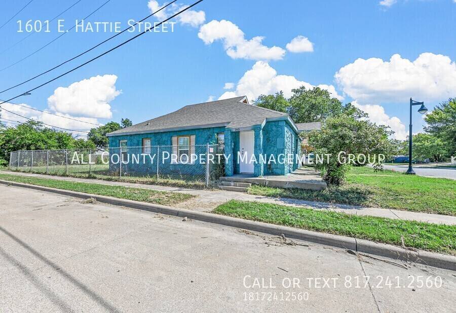 House for rent at 1601 E Hattie St, Fort Worth, TX 76104