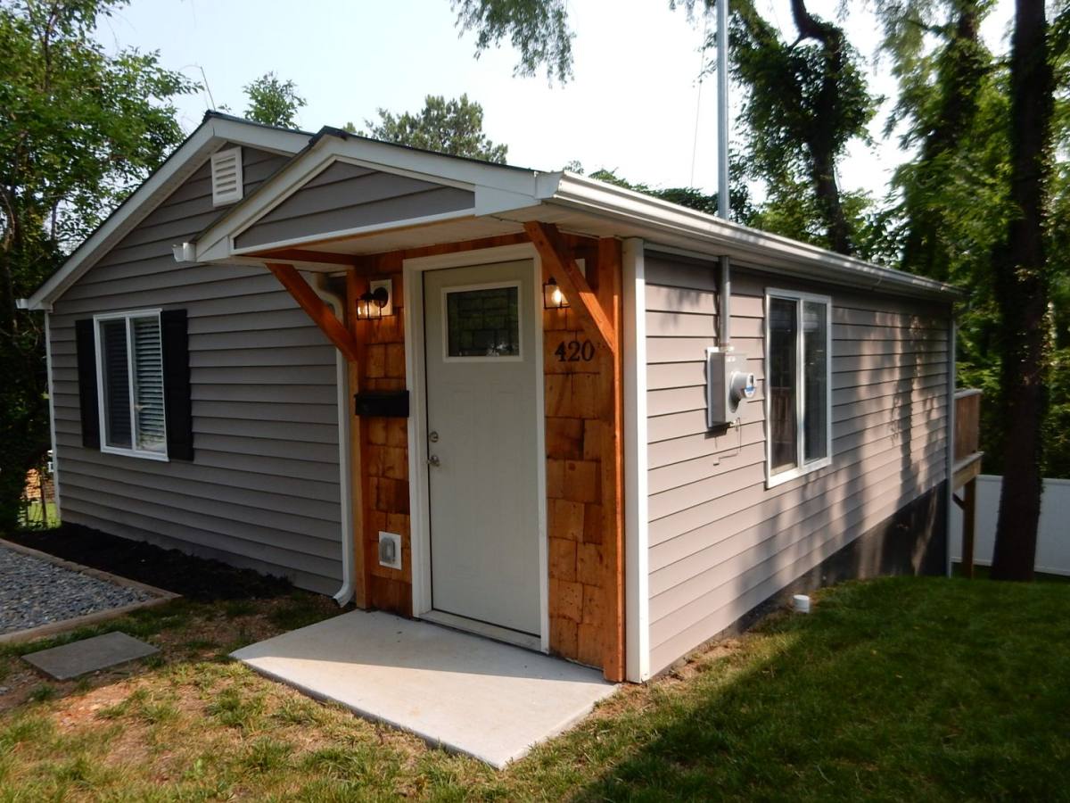 House for rent at 420 E Lee Ave, Vinton, VA 24179