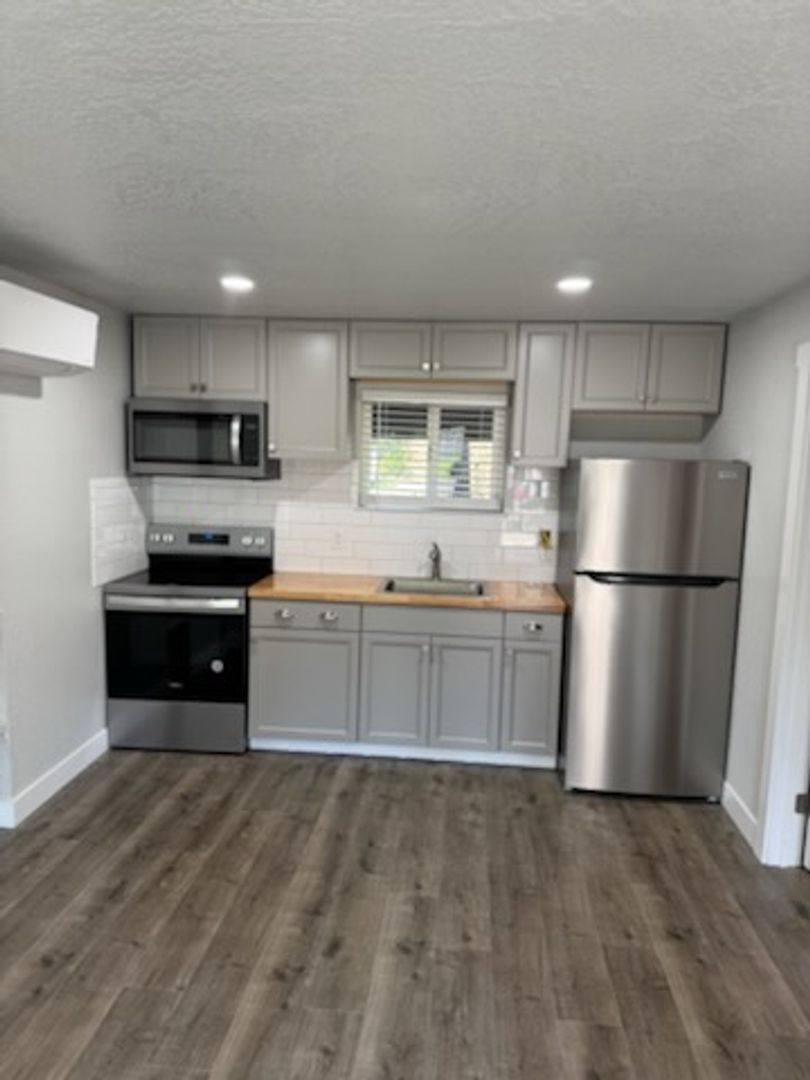 Apartment for rent at 655 Rogue River Highway, Gold Hill, OR 97525