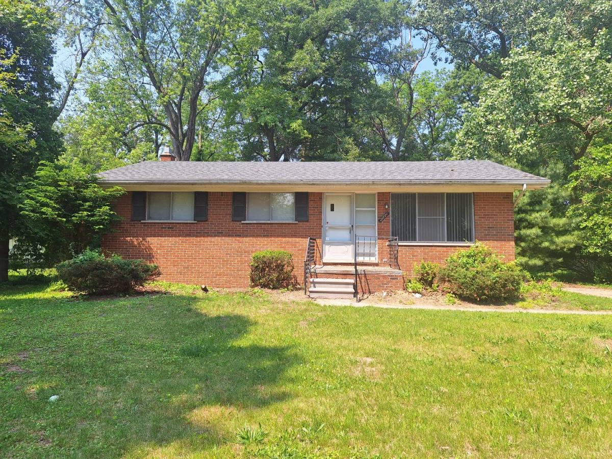 House for rent at 21771 Fairway Dr, Southfield, MI 48033