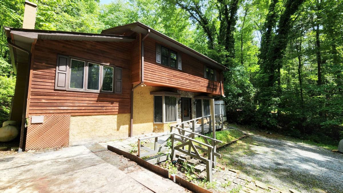 House for rent at 2600 E Fork Rd, Brevard, NC 28712