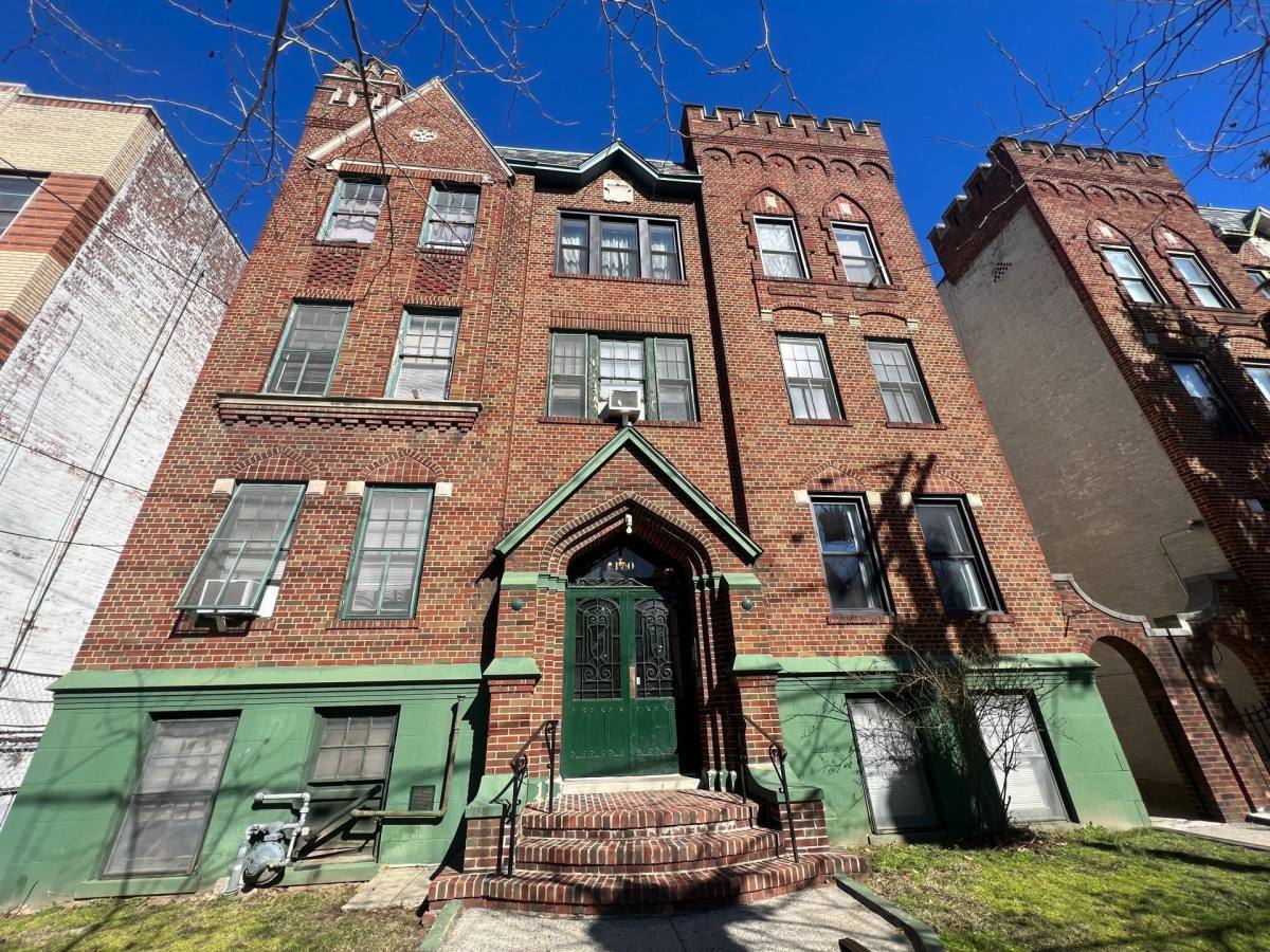 Apartment for rent at 170 Jewett Ave, Jersey City, NJ 07304