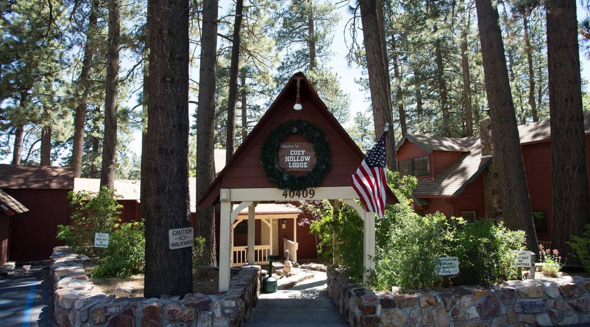 Apartment for rent at 40409 Big Bear Blvd, Big Bear Lake, CA 92315