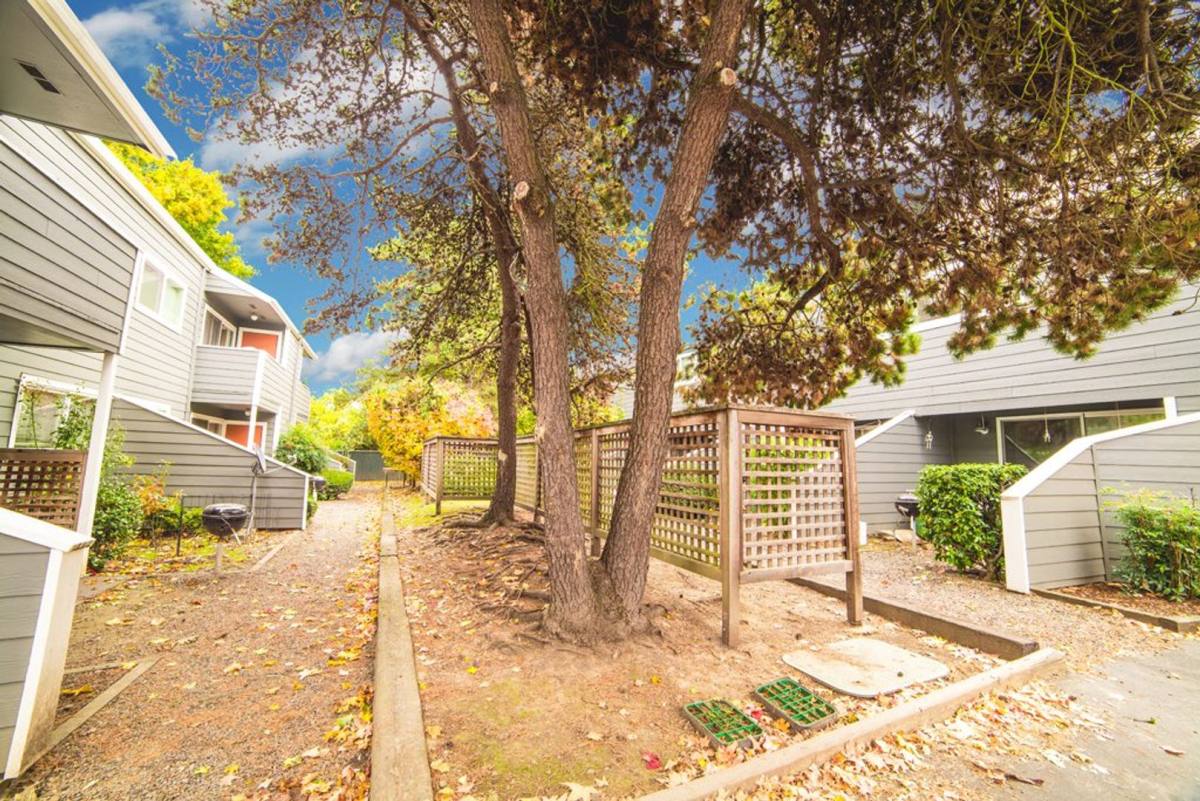 Townhouse for rent at 11900 SW Allen Blvd, Beaverton, OR 97005