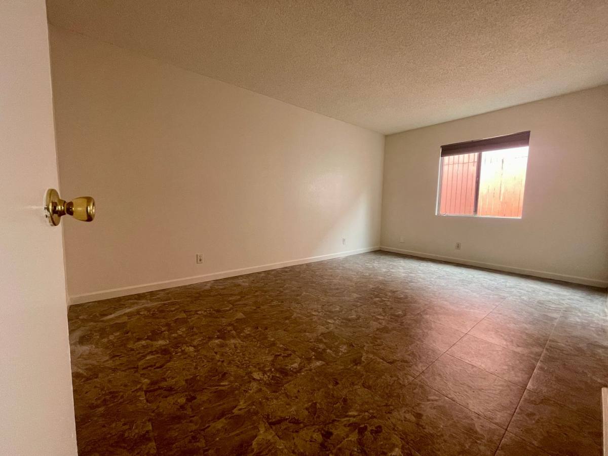 Apartment for rent at 545 E 11th St, Long Beach, CA 90813