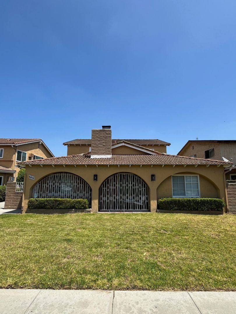 Apartment for rent at 4461 Green Ave, Los Alamitos, CA 90720
