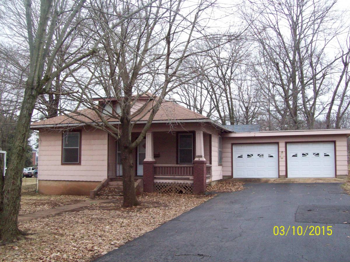 House for rent at 817 W Columbia, Farmington, MO 63640