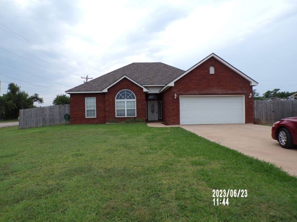 House for rent at 828 Wisconsin St, Geronimo, OK 73543
