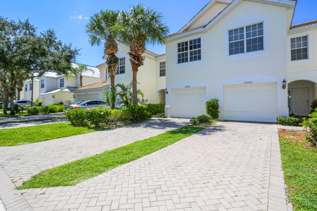 Townhouse for rent at 16246 Ravina Way, Naples, FL 34110